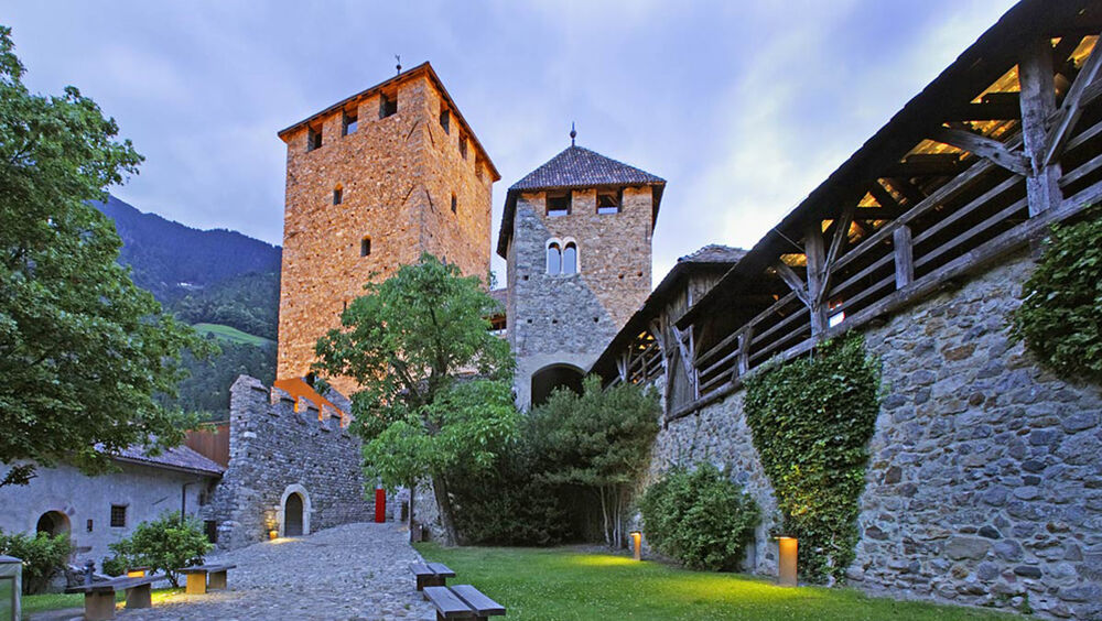 Abendstimmung am Schloss Tirol