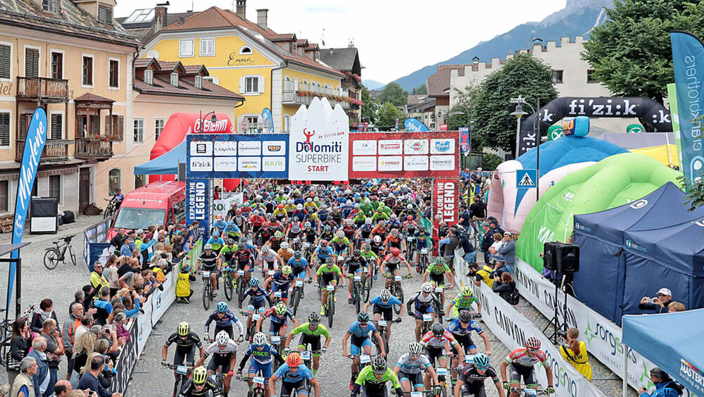 Start des Dolomiti Super Bike