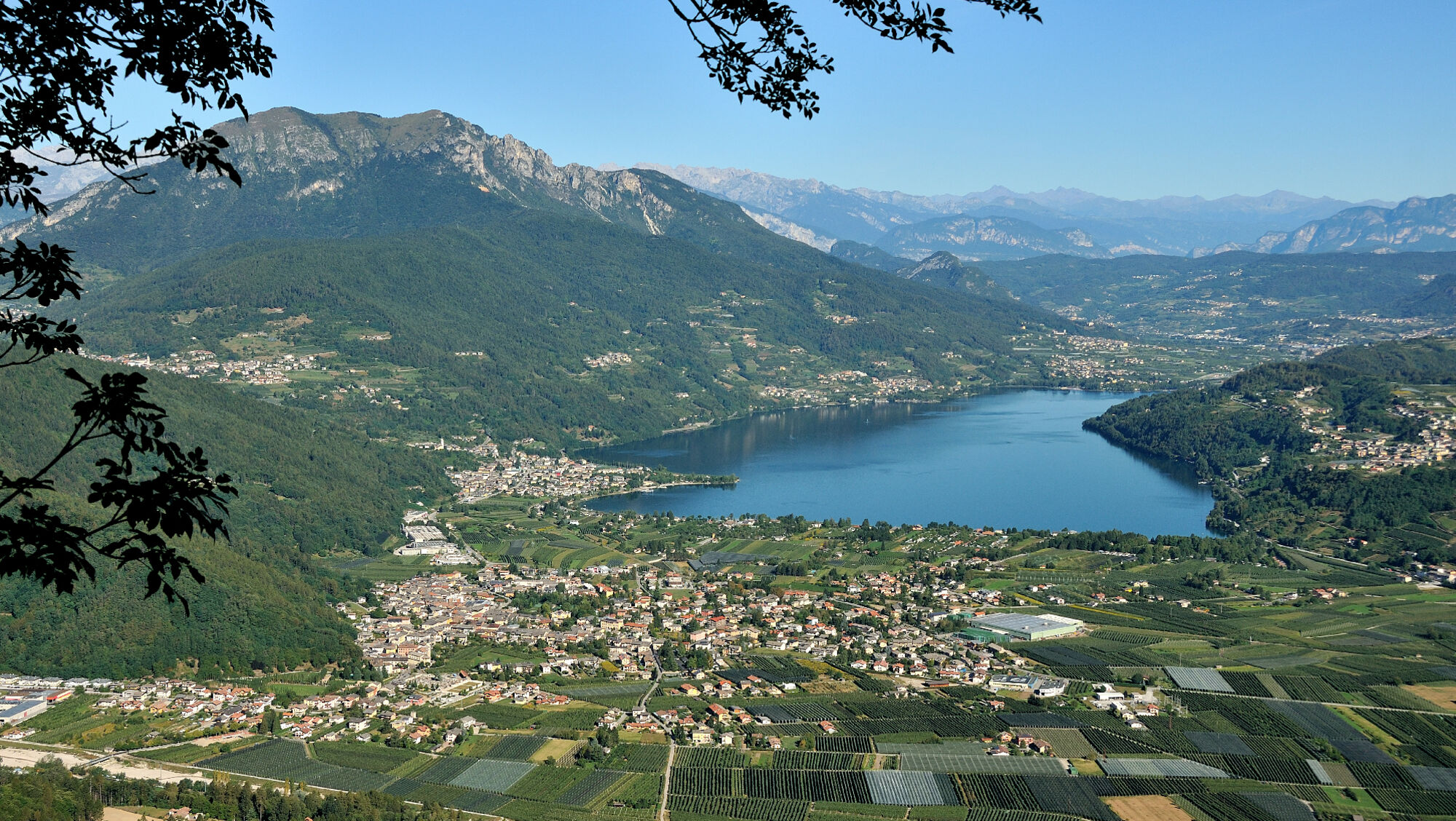 Blick von oben auf den Caldonazzosee