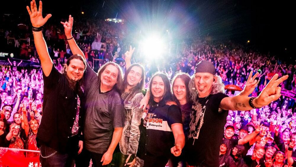 Die Zuschauermenge bebt