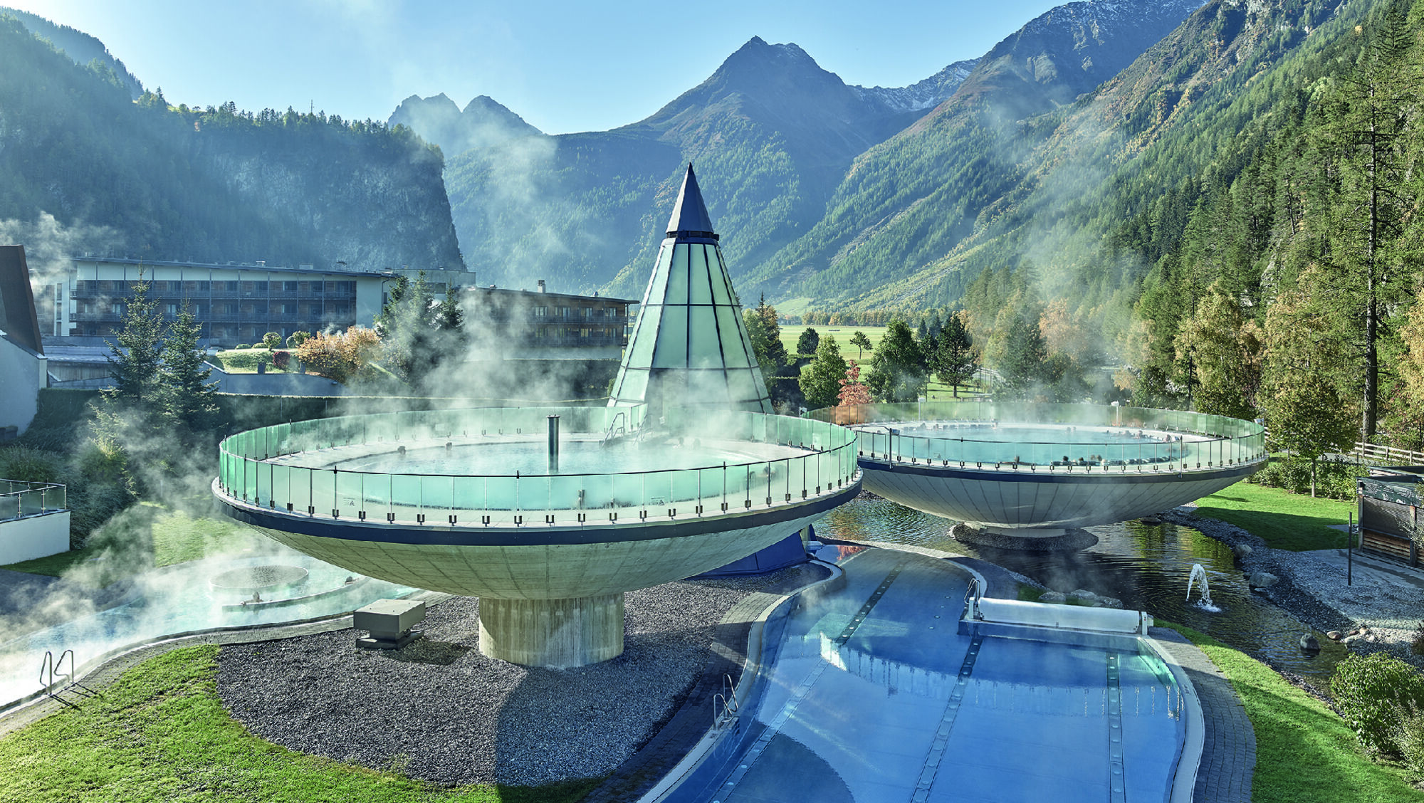 Schwebeschalen im AQUA DOME