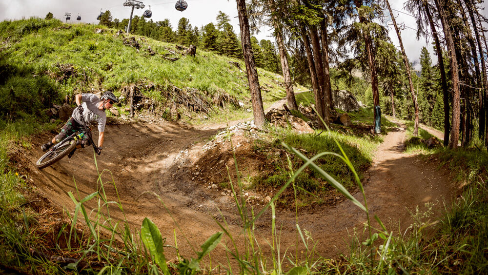 Mountainbiker auf einem Trail am Gaislachkogl im Ötztal