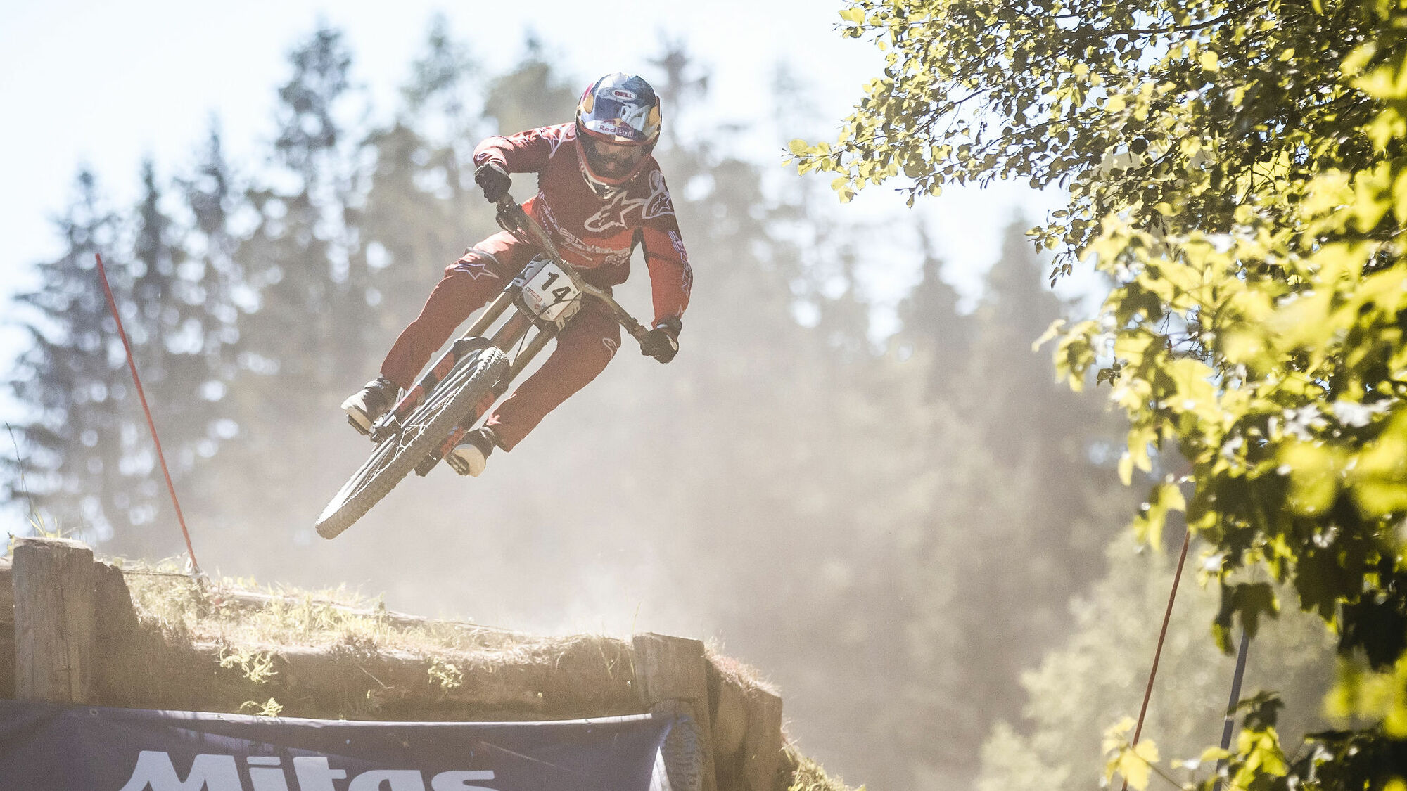 Biker beim UCI MTB Downhill Worldcup 2019