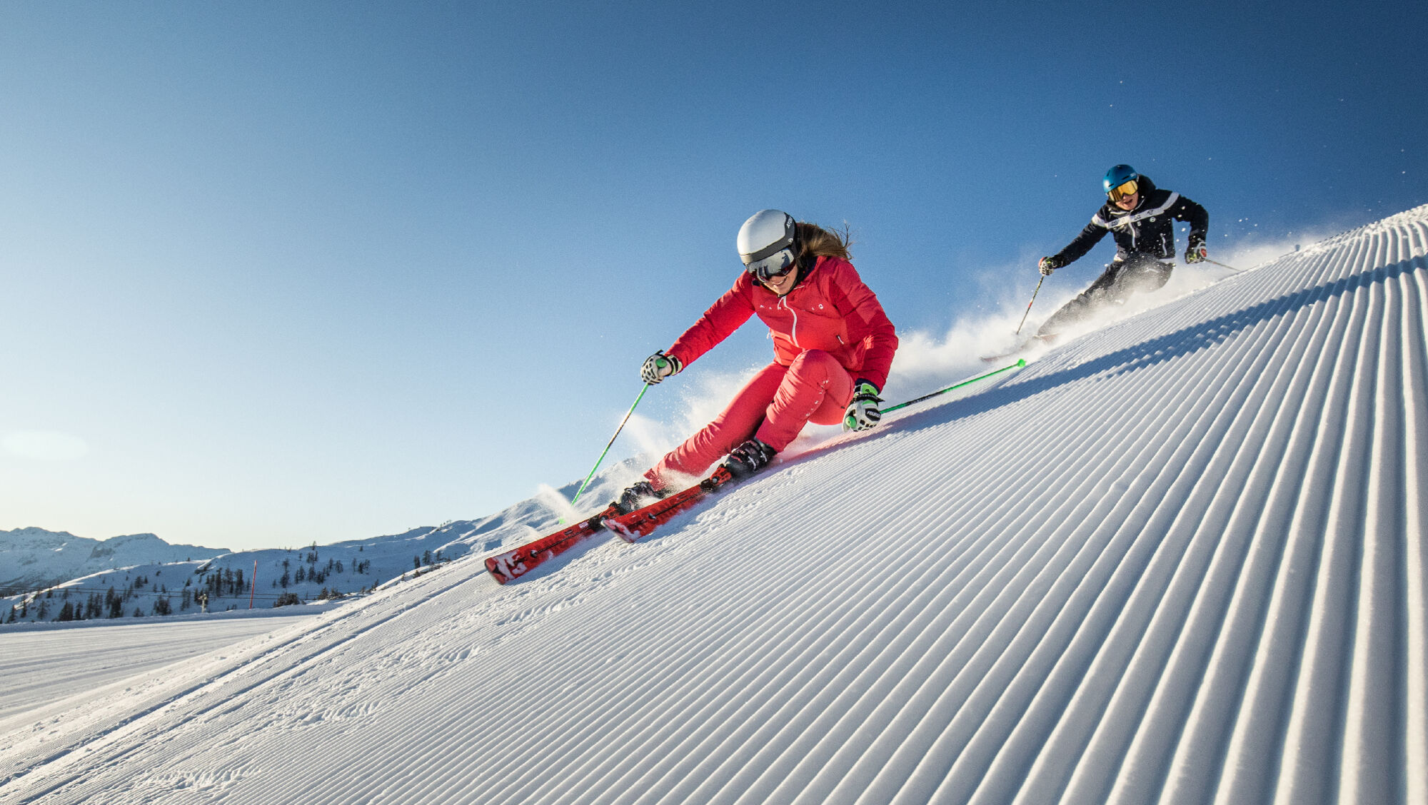 Skifahren auf frisch präparierten Pisten