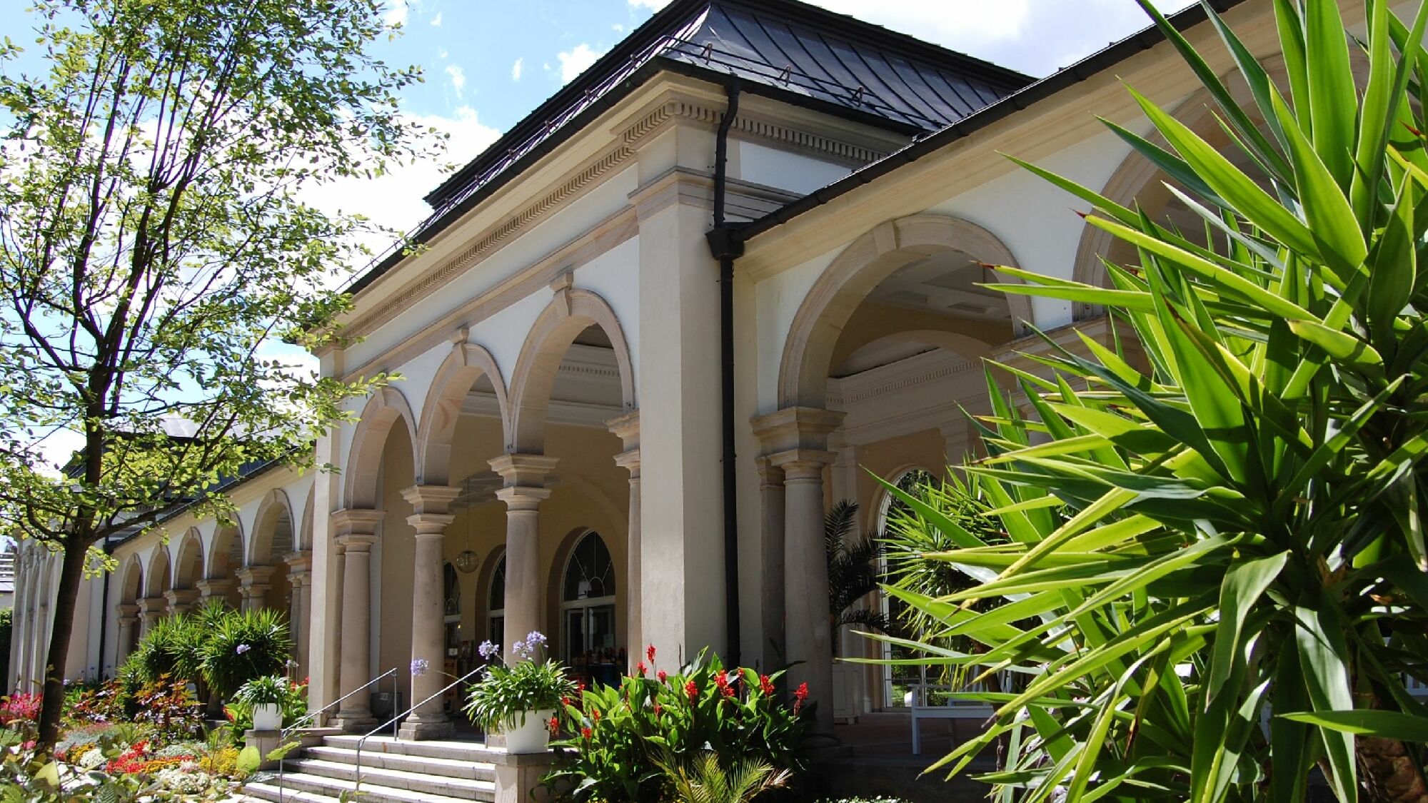 Blick auf die Säulenwandelhalle in Bad Stebens 