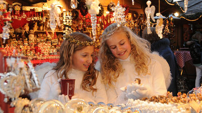 Christkinder auf dem Weihnachtsmarkt in Bruneck