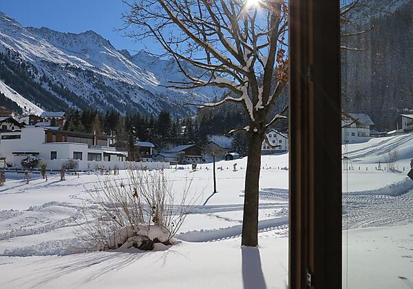 4two Ausblick aus dem Wohnzimmer