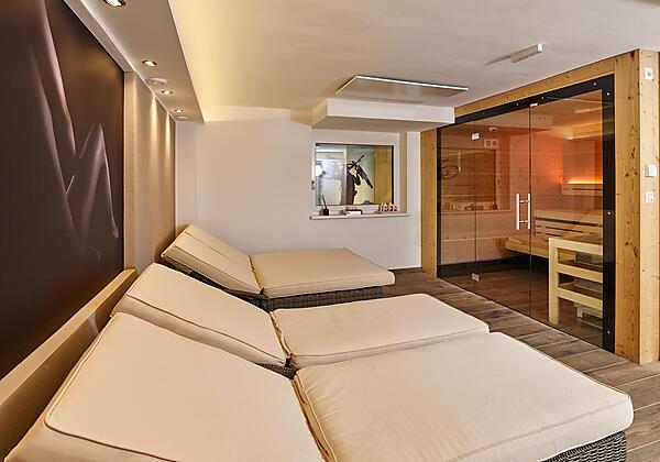 Ruheraum mit Sauna rot