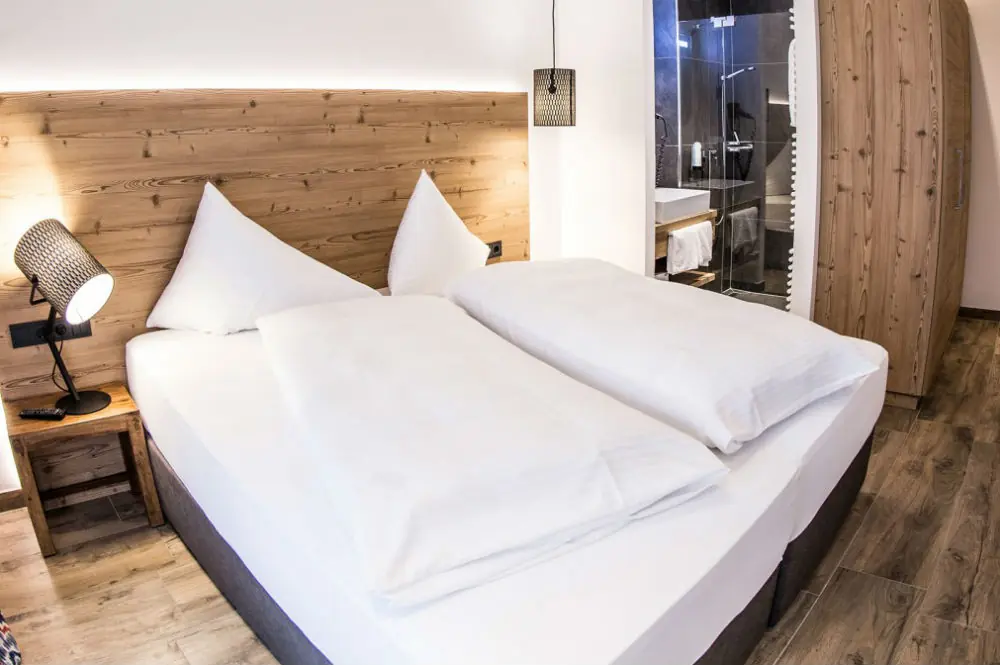 Ein Schlafzimmer von einem Appartement im Adler Resort in Saalbach-Hinterglemm