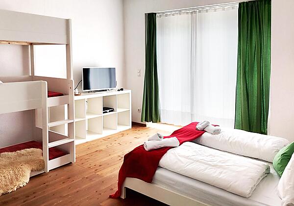 Schlafzimmer 1
