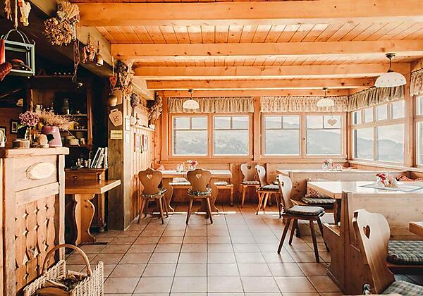 Die Aussichtsveranda in der Alexanderhütte