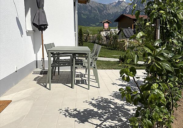 Rosmarin Terrasse mit seitlichem Bergblick