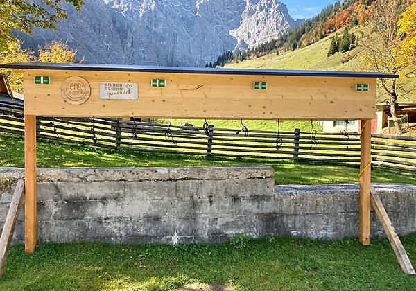 EBike Ladestation mit Schildern