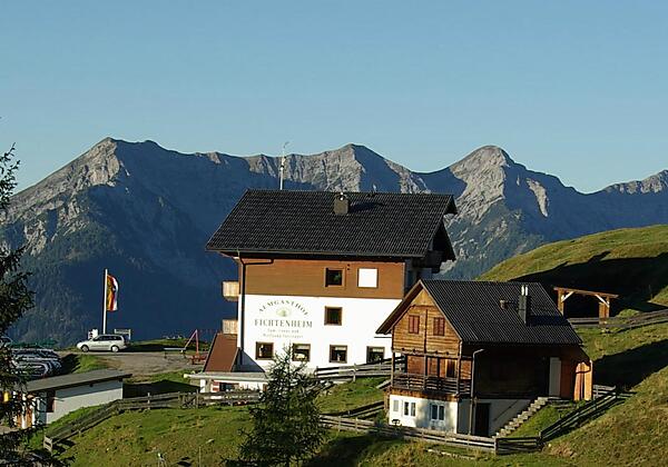 Blick auf die Gailtaler Alpen mit FICHTENHEIM