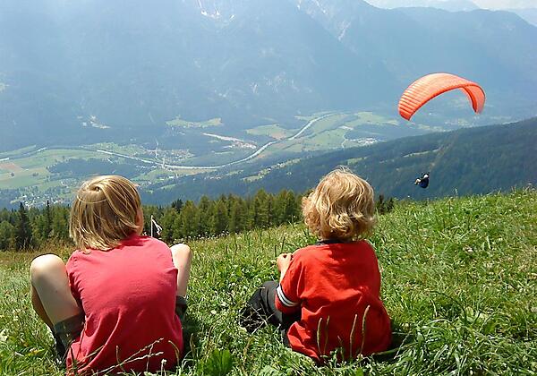 Adrian und Lenni Emberger Alm