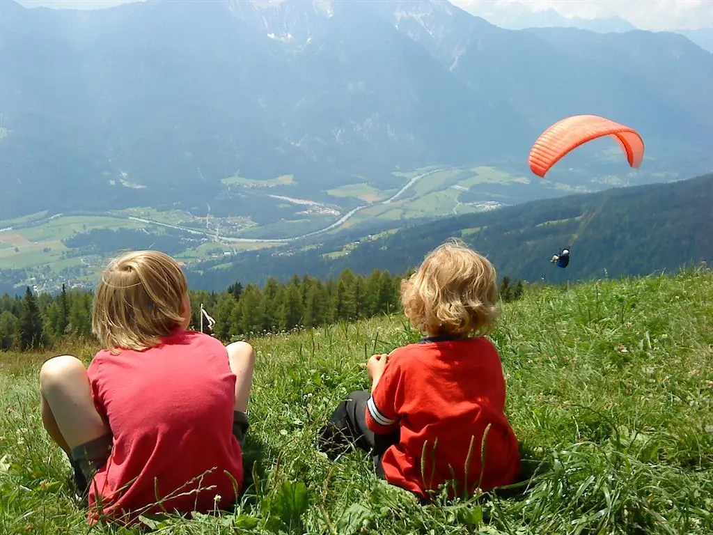 Adrian und Lenni Emberger Alm