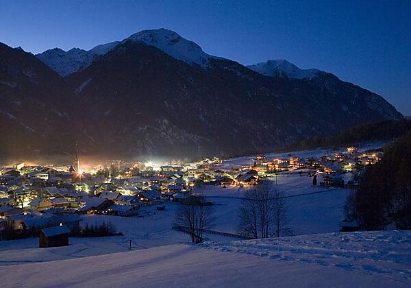 Umhausen bei Nacht