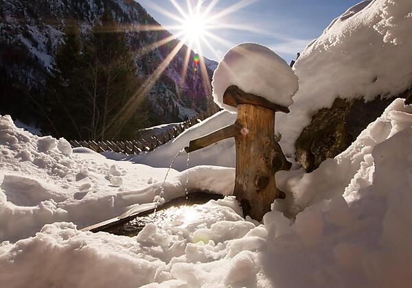 Alpenchalet Rauris Winter Brunnen