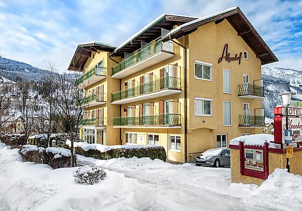 Kur- Sporthotel Alpenhof Winter Außenansicht