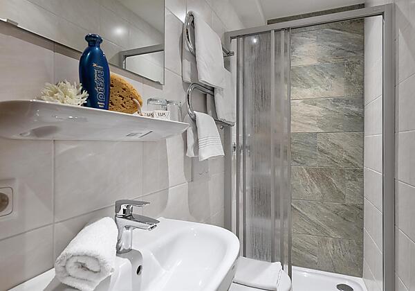 Kur- Sporthotel Alpenhof Badezimmer