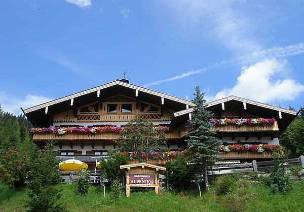 Der Alpenhof im Sommer