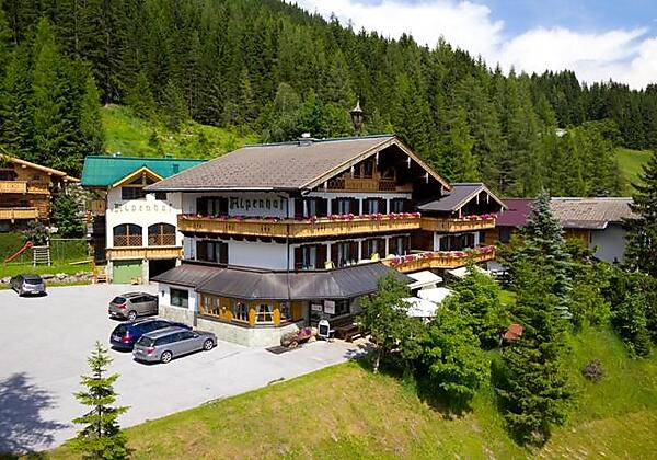 Der Alpenhof im Sommer