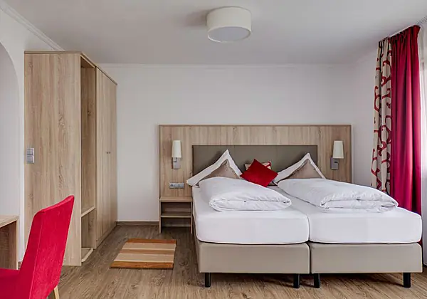 Ein Doppelzimmer im Alpenhotel Fernau in Neustift im Stubaital