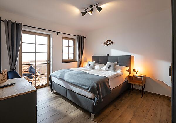 Schlafzimmer mit Doppelbett