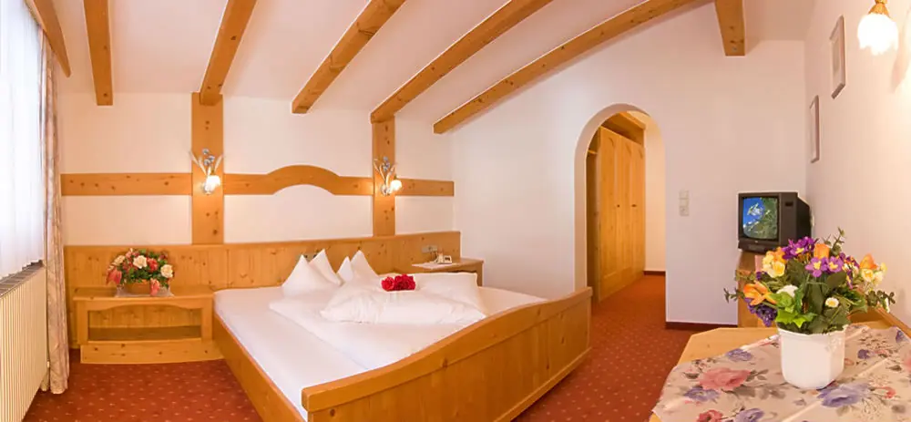 Ein Doppelzimmer in der Pension Rosenhügel