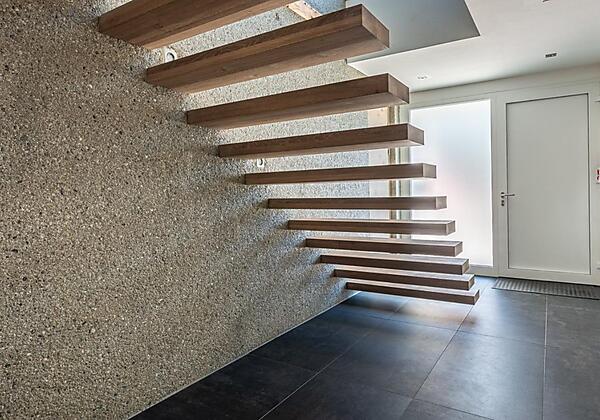 Eingang Innenansicht offene Treppe.PNG