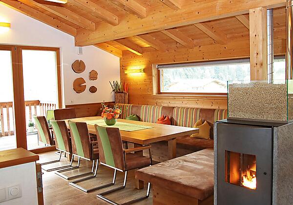 Essbereich mit Kaminofen