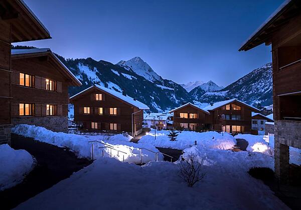 alpin-park-matrei-hausansicht-winter-bei-nacht-c-u