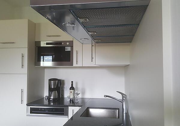 Küche mit Granitarbeitsplatte