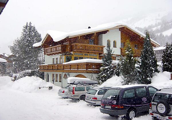 Gästehaus Alpina Hausfoto von unten Winter 2005