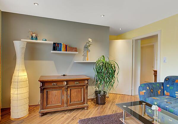 Wohnzimmer mit Ausziehcouch