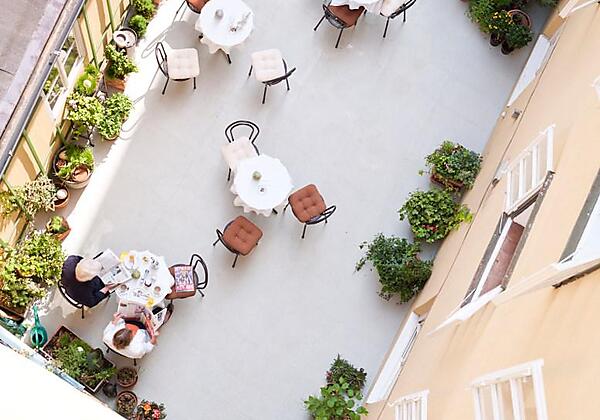 Frühstück auf der Terrasse