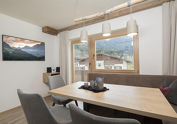 Familienappartement Alpbachtal 3 Wohnzimmer 2 low