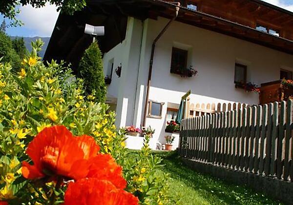 Spazierweg mit Blick auf die Pension