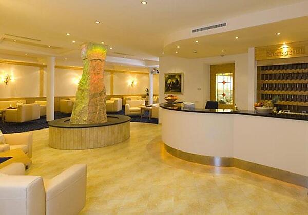 hotelhalle_3