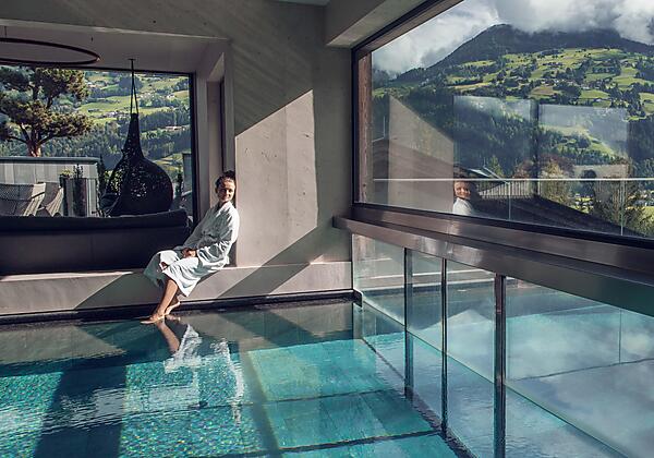 Wellnessbereich mit Pool