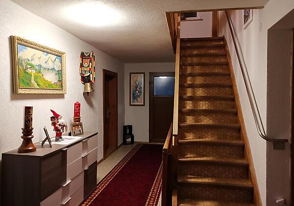 apart-ponholz-aufgang-hausgang