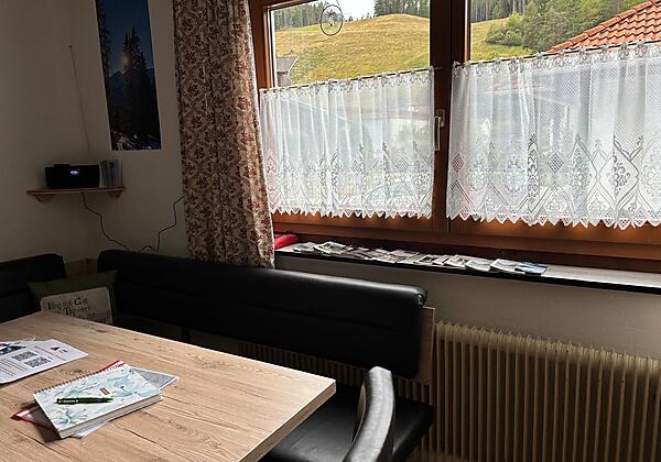 Küche mit Ausblick auf Skilift