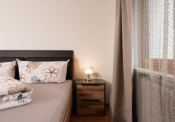 Schlafzimmer 2  mit Waschbecken