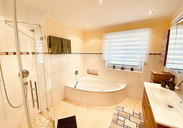 Apart Schiestl_Master Bathroom_01_(c)Sabrivity