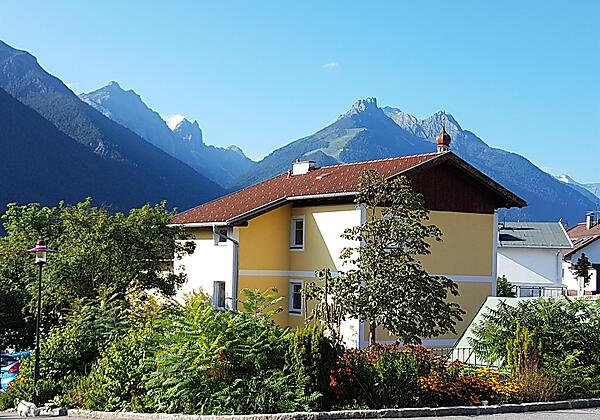 Apartment Alber- Stubaital- Haus Ansicht Rückseite