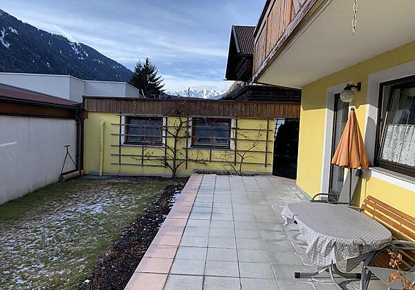 eigene, möbilierte Terrasse