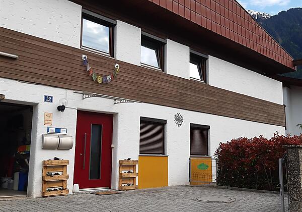 Parkplatz u Haustüre Juni21