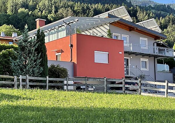 Sommeransicht auf das Haus Evandi