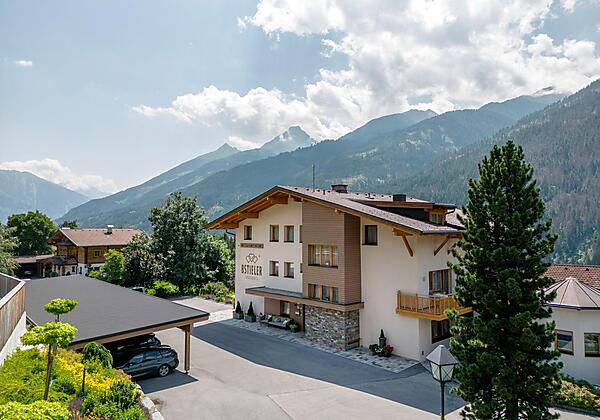 Hausansicht Einfahrt