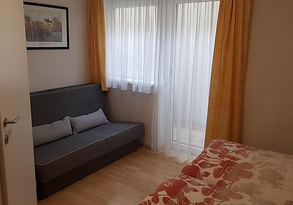 Schlafzimmer 1 Ausziehcouch